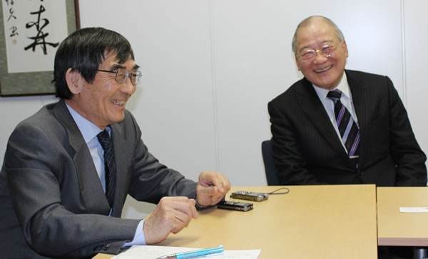 淑徳大学総合福祉学部教授の北野大さん（右）と、一般財団法人環境情報センター理事長の大塚柳太郎（左）。