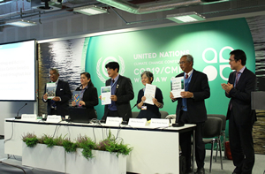 2013年COP19のサイドイベントにて、マレーシアの研究者や行政担当者と最新の研究成果を発表。