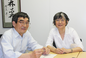 国立環境研究所社会環境システム研究センター・フェローの甲斐沼美紀子さん（右）と、一般財団法人環境情報センター理事長の大塚柳太郎（左）。
