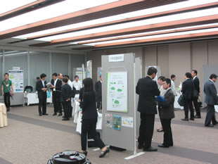 企業とNGOの交流会の様子（2015年5月）