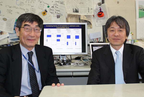 東京農工大学農学部環境資源科学科教授の高田秀重さん（右）と、一般財団法人環境イノベーション情報機構理事長の大塚柳太郎（左）。