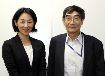 inQs株式会社代表取締役社長の伊藤朋子さん（左）と、一般財団法人環境イノベーション情報機構理事長の大塚柳太郎（右）。