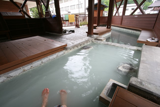 歩いたあとは足湯でもみほぐしましょう（奥日光）