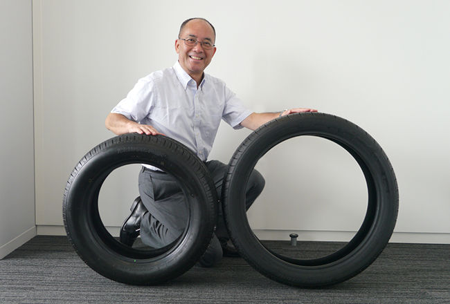 低燃費タイヤ（右側が次世代低燃費タイヤ、Ologic 155/70R19