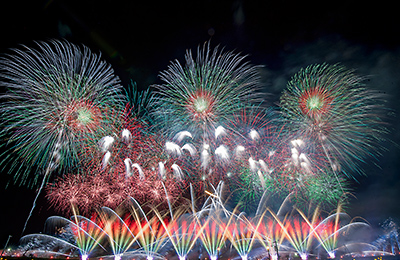 毎年70万人以上が訪れる全国花火競技大会「大曲の花火」