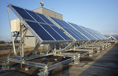 太陽光発電による収益は地球温暖化対策基金に積み立て、事業所や家庭部門への再生可能エネルギー普及促進事業に活用