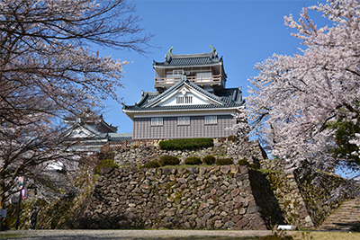 市民のシンボル　越前大野城