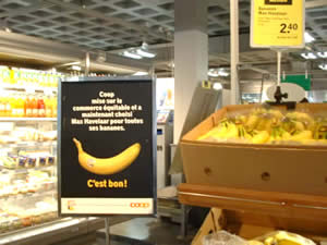 写真3：スーパーでのフェアトレード・バナナのキャンペーン