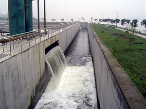 重慶市の汚水処理場の処理水（長江に放流される）
