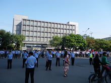 2012年9月16日、北京の日本大使館前で反日デモの警備に当たる警察官