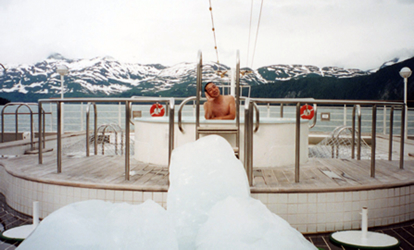 客船「飛鳥」　アラスカの氷河を見ながらのジャグジー