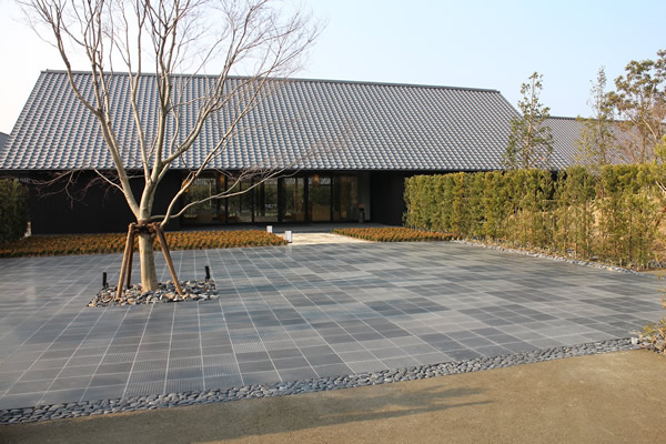 スパ施設の入口