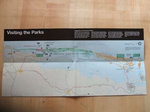国立公園局のパンフに掲載されている区域図。GISを最大限に活用し、非常に質が高い。色彩も鮮やかで細かいが製作コストも高い。予算に余裕がなければこのような印刷物は作れないだろう